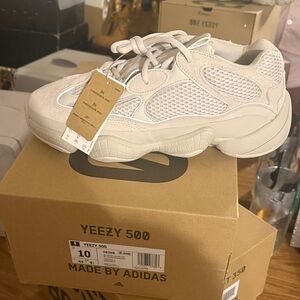 Adidas Yeezy 500 in Light Cream